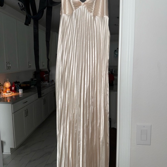 Elegant Cream Pleated nightGown adjustable straps size large sundress - Picture 1 of 6
